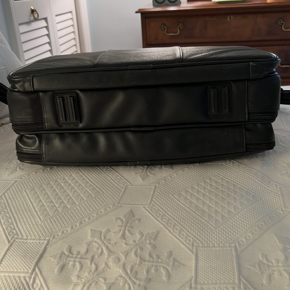 BEAUTIFUL CASE-TEK BLACK LEATHER LAPTOP CARRYING CASE - Picture 3 of 10